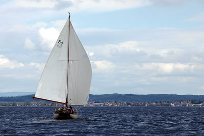 Segler auf Vorwindkurs auf dem Bodensee